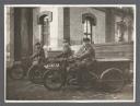 Foto 01 - Dobová fotografie - Dobová fotografie motorových tříkolek pro výběr poštovních schránek, I. ČSR