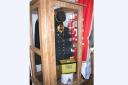 Foto 05 - Poštovní uniforma a schránka z 19. století - 