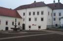 Foto 1 - Poštovní muzeum Vyšší Brod se připravuje na novou sezonu - Exteriér vyšebrodského muzea v době vrcholících příprav na sezonu, polovině dubna 2013.